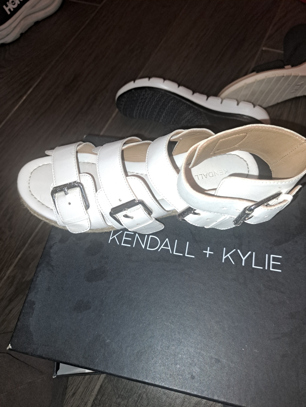 7.5 Sandals - Picture 3 of 5